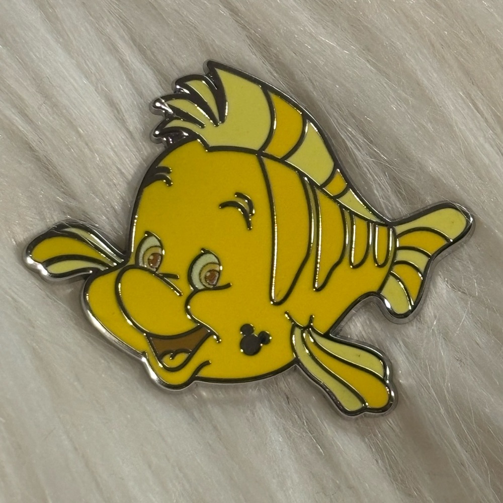 Disney Pin Flounder Yellow Color Disneyland Hidden Mickey Disney Wave B 2025